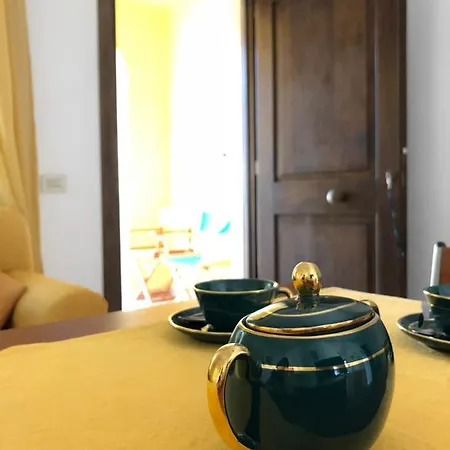 Gollai House アパート オロゼーイ